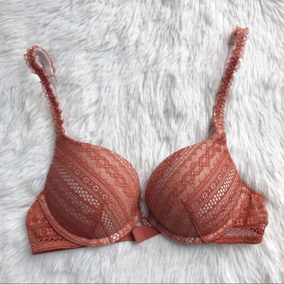 Victoria Secret Lace Push Up Bra - Picture 2 of 10